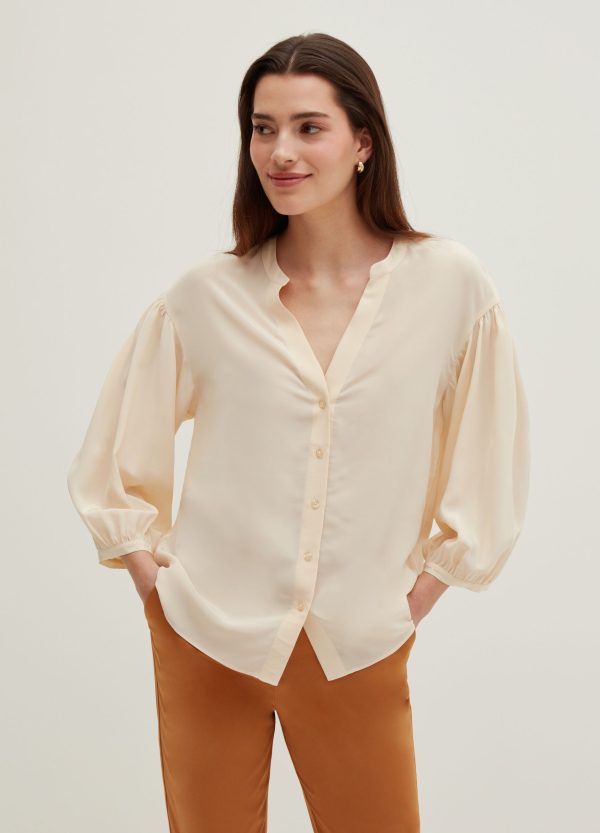 Blusa in seta con maniche a sbuffo