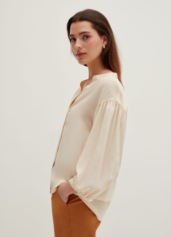 Blusa in seta con maniche a sbuffo - Image 2