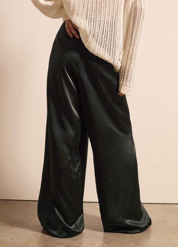 Pantalone a gamba larga in satin con pinces - Image 4