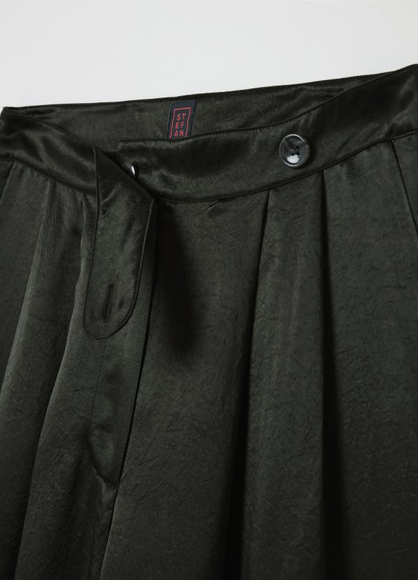 Pantalone a gamba larga in satin con pinces - Image 6