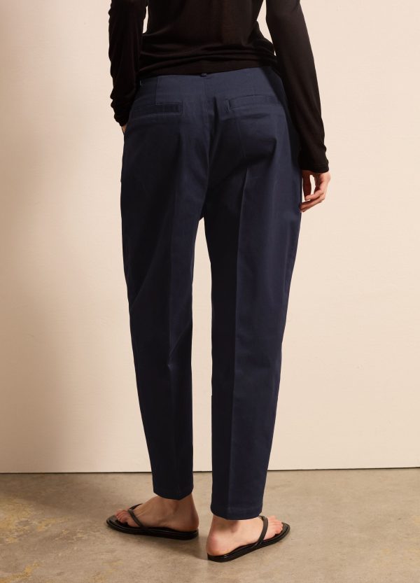 Pantalone carrot fit in cotone stretch - Image 4