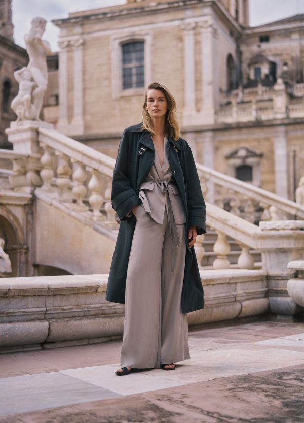 Trench lungo con fibbia