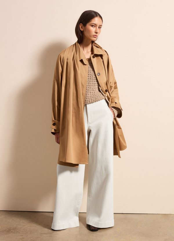Trench lungo con sciarpa