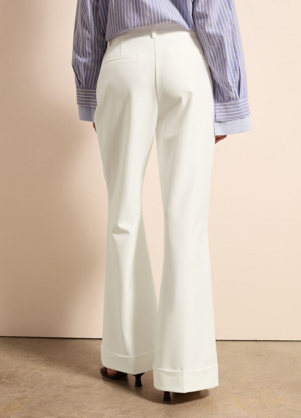 Pantalone flare fit con risvolti - Image 4