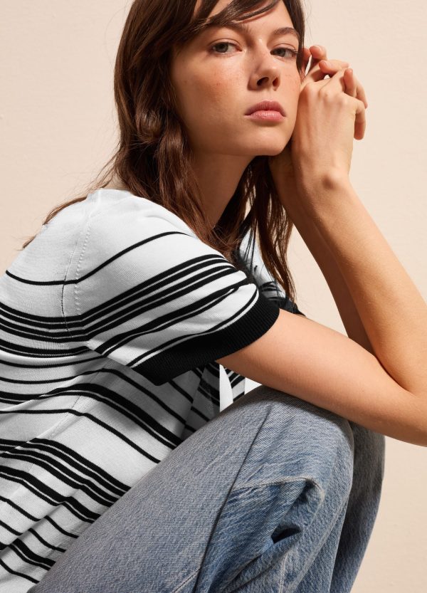 Maglia a righe con scollo a polo