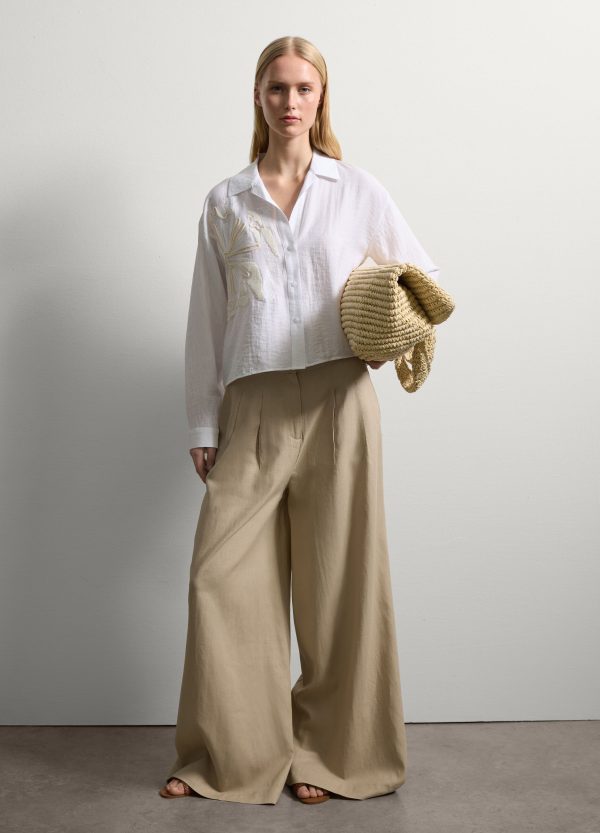 Camicia con ricamo floreale