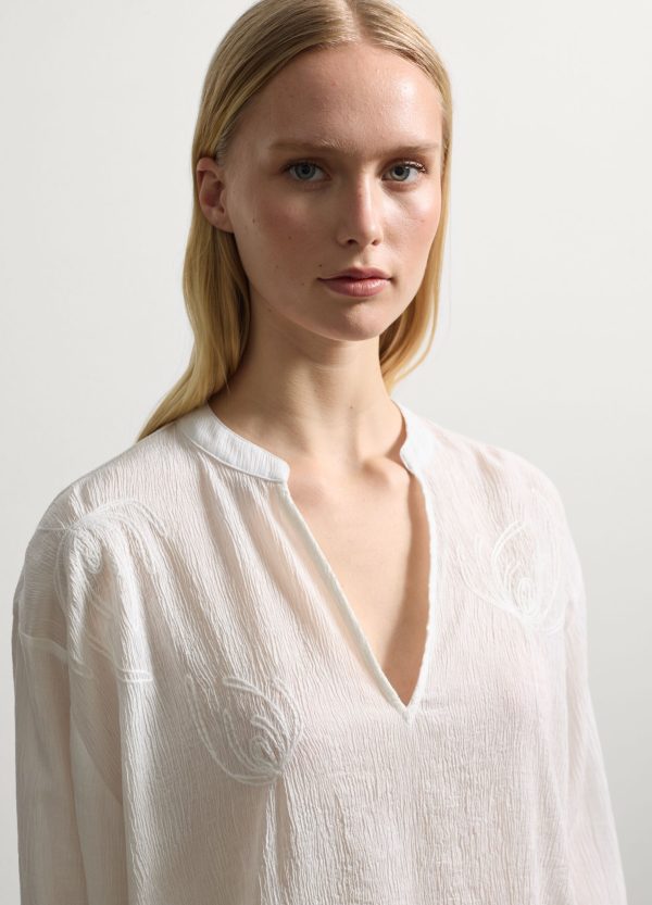 Blusa in crêpe con ricamo
