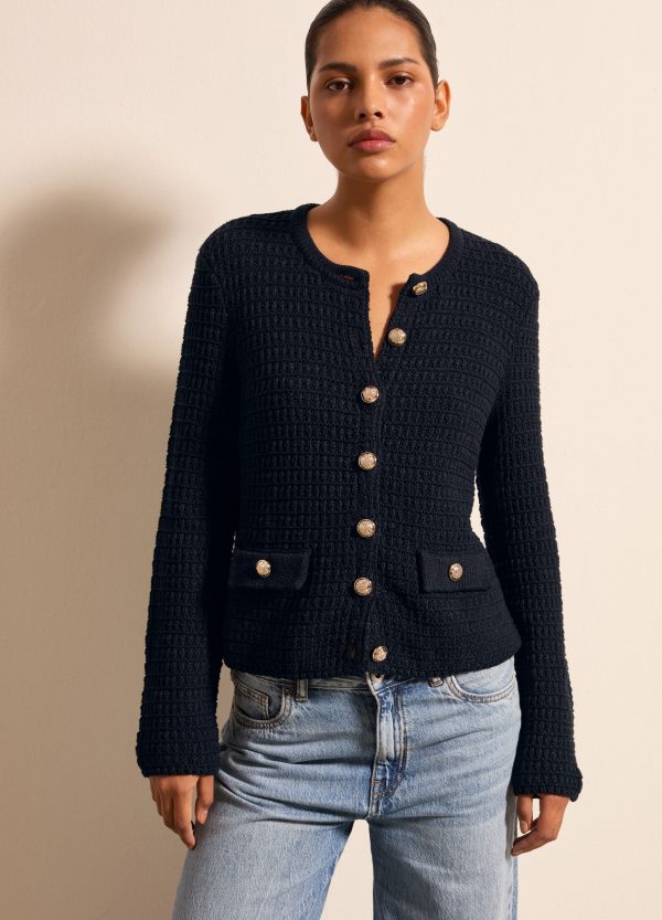 Giacca cardigan crochet con bottoni dorati